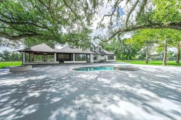 16610 Meadow Lane, Danbury, TX 77534