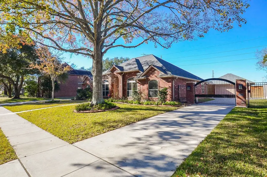 811 W Green Belt Drive, Sugar Land, TX 77498 - Image #2