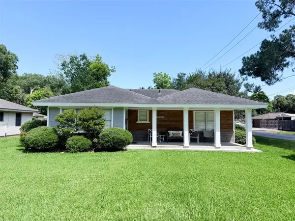 5948 Monroe Street, Groves, TX 77619