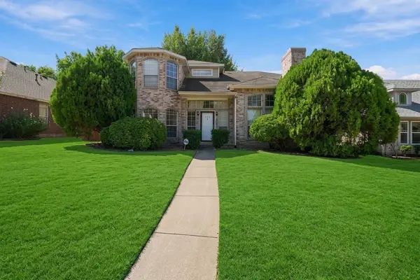 828 Twin Creek Drive, DeSoto, TX 75115