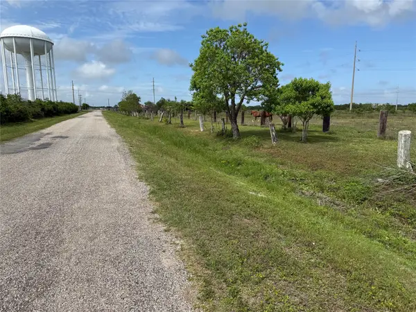 702 N Orchid N, Texas City, TX 77591