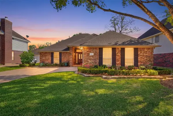 2605 Hampton Springs Drive, Seabrook, TX 77586