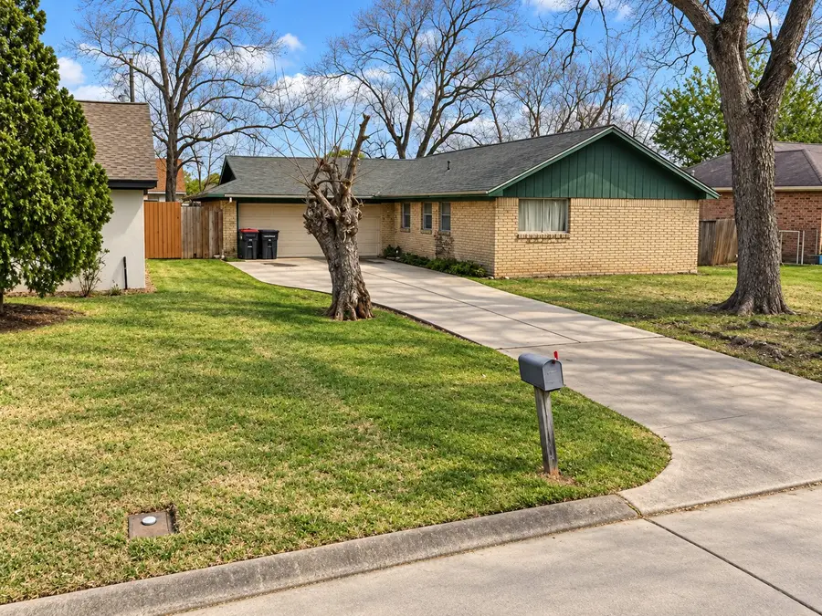 5400 Hemlock Drive, Baytown, TX 77521 - #2