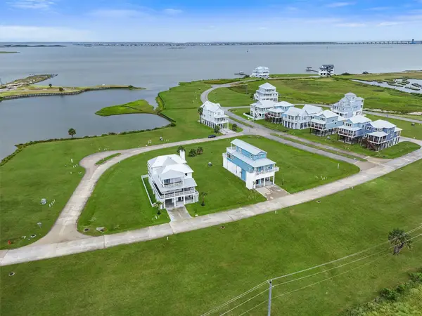 10814 Sweetwater Cove Boulevard, Galveston, TX 77554
