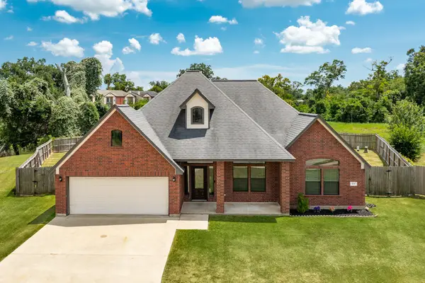 524 Lexington Avenue, Clute, TX 77531