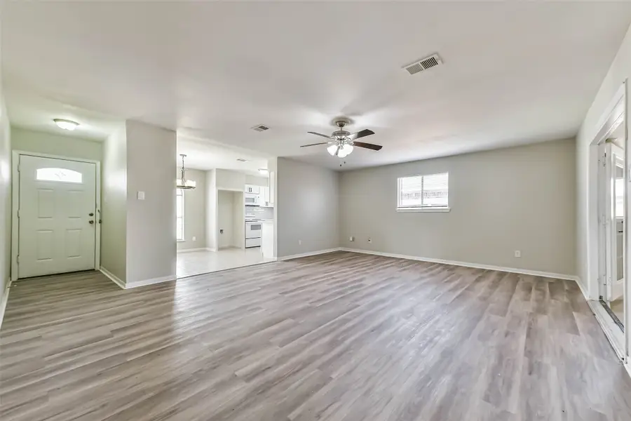 521 29th Avenue N, Texas City, TX 77590 - #3
