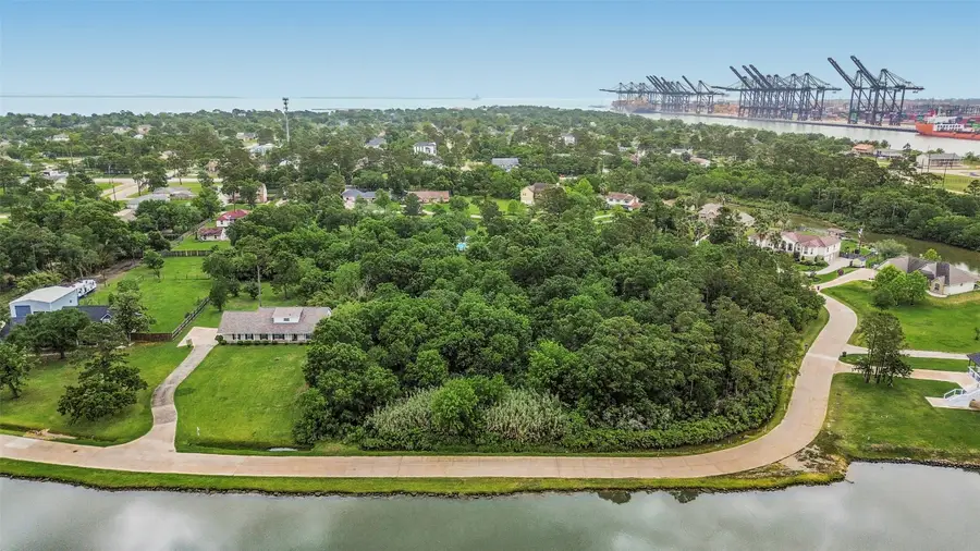 3515 E Bayou Drive, Shoreacres, TX 77571 - #2