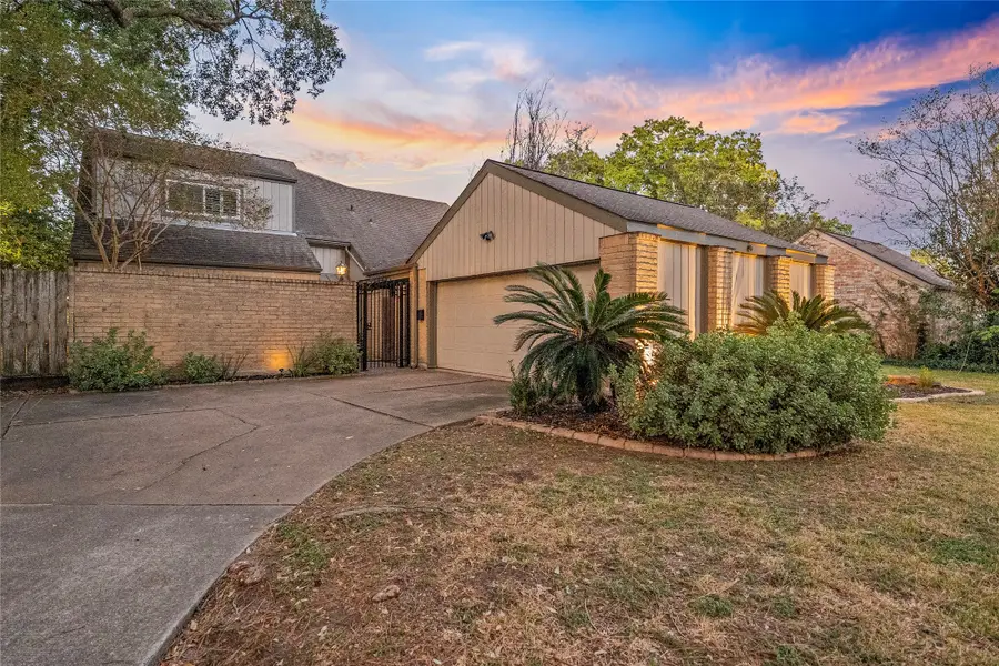 10218 Burgoyne Road, Houston, TX 77042 - Image #2