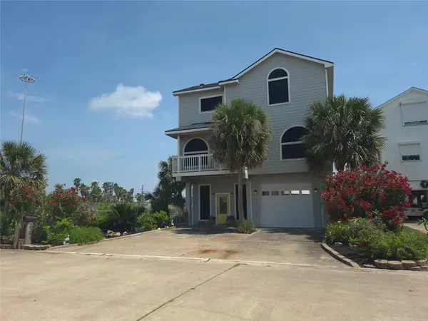 111 Kona Drive, Tiki Island, TX 77554