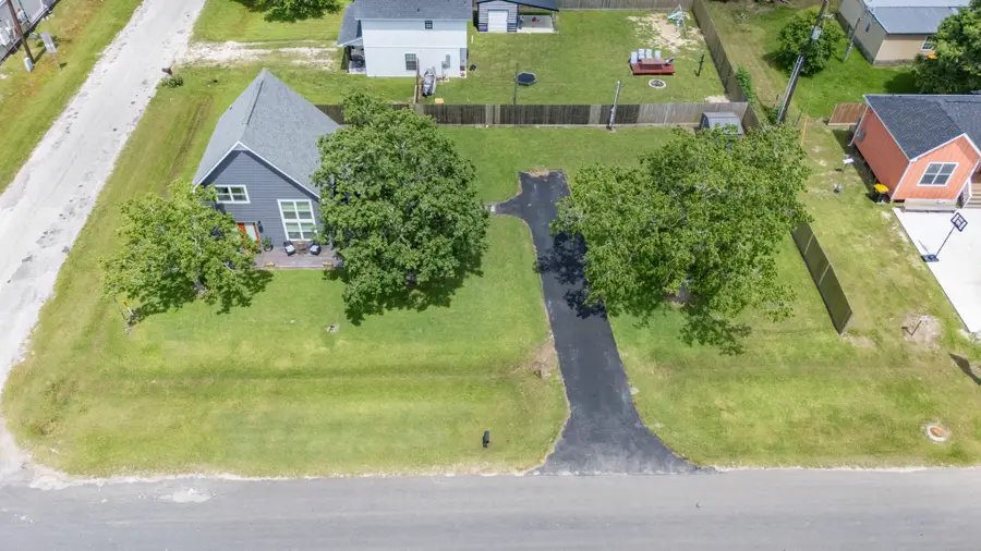 201 Texas Avenue S, Anahuac, TX 77514 - #3