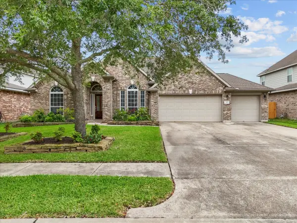 708 Arlington Pointe Drive, League City, TX 77573