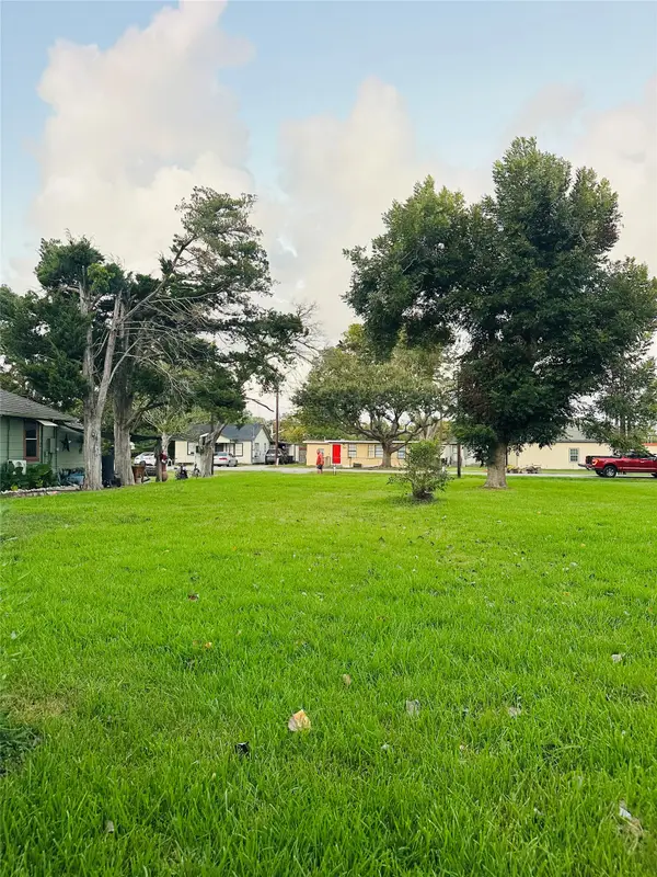 0 Vine Street, Clute, TX 77531
