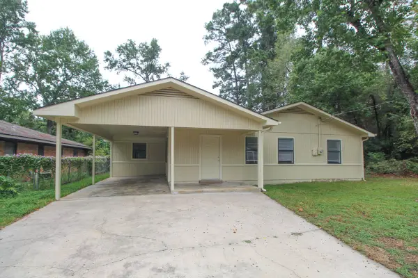 345 Cherokee Lane, Onalaska, TX 77360