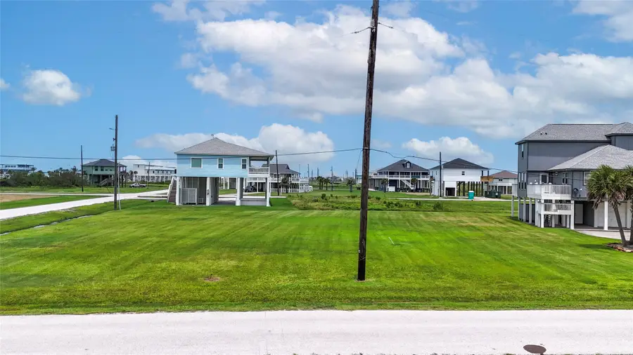 1 Pinata, Crystal Beach, TX 77650 - #2