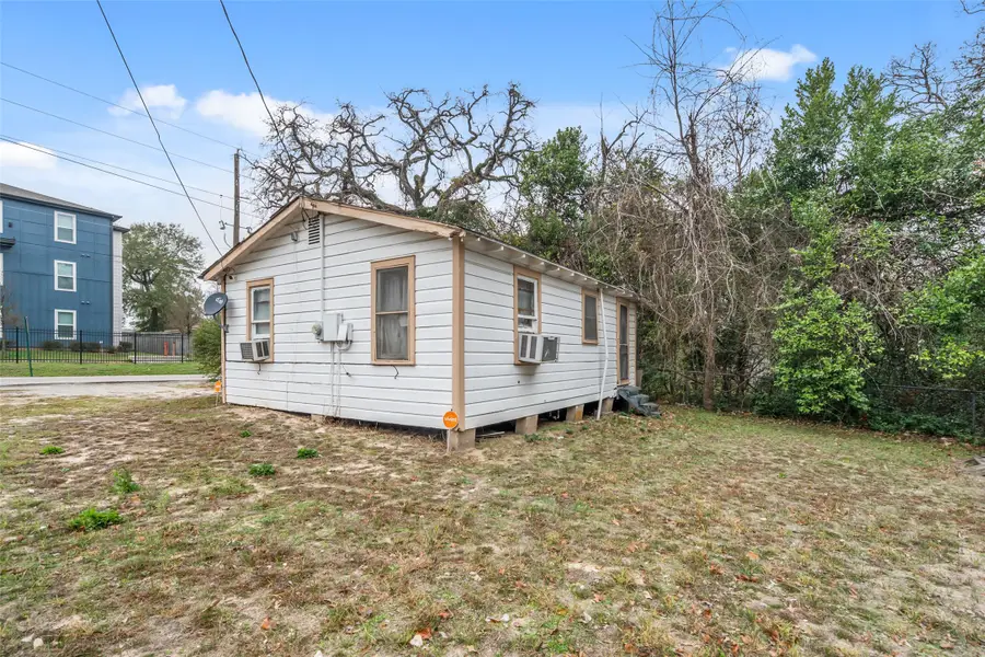 1918 Roosevelt Street, Huntsville, TX 77320 - #2