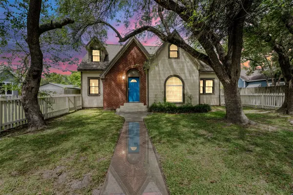 318 12th Avenue N, Texas City, TX 77590