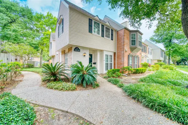 13376 Trail Hollow Drive #3376, Houston, TX 77079