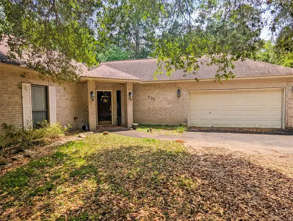 208 Oakmont Drive, New Ulm, TX 78950