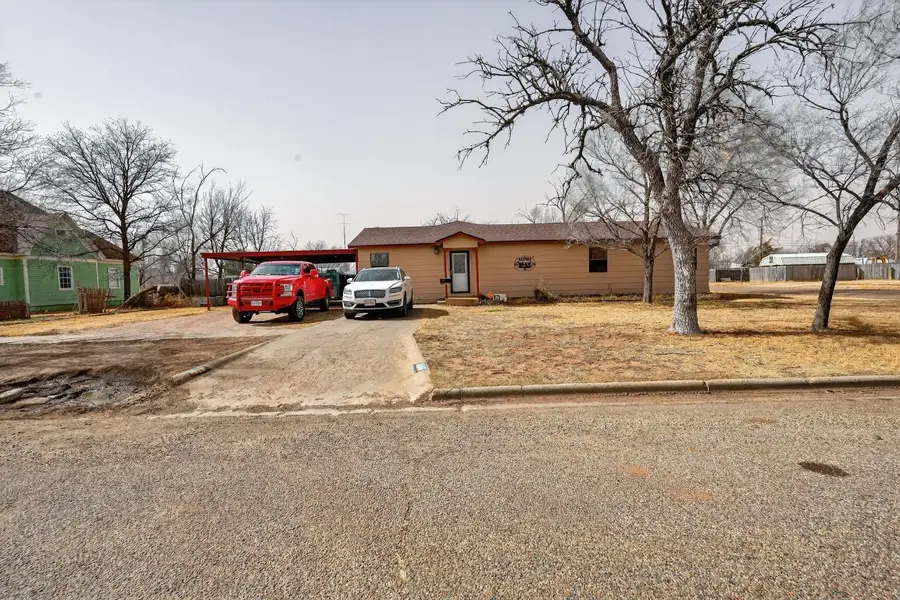 329 N Briscoe Avenue, Tulia, TX 79088 - #2