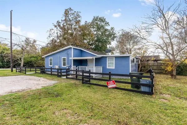 4126 Paladino Street, Bacliff, TX 77518