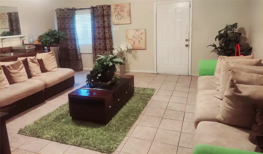 6762 Glen Rock Drive, Houston, TX 77087 - Image #3