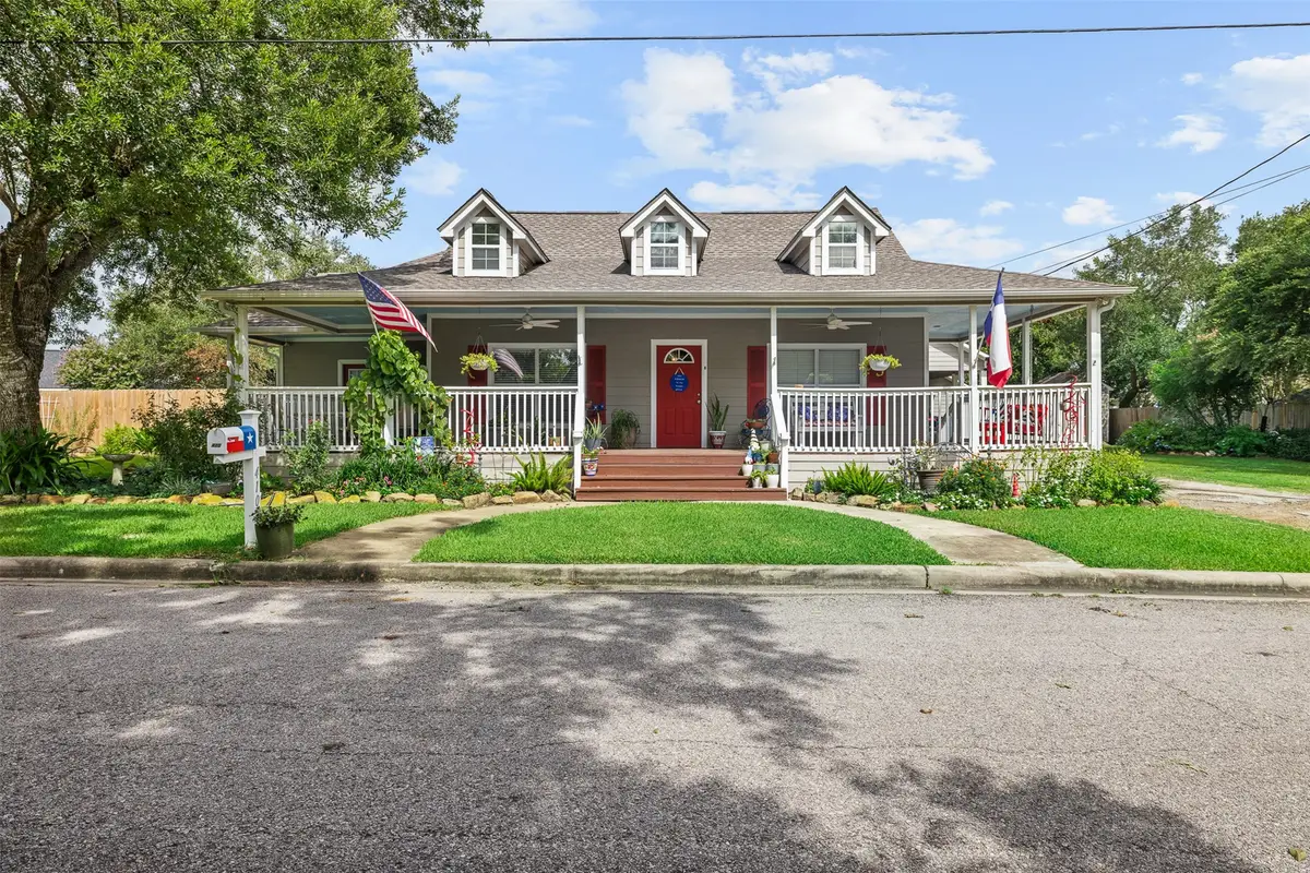 410 N Cochran Street, Bellville, TX 77418 - #1
