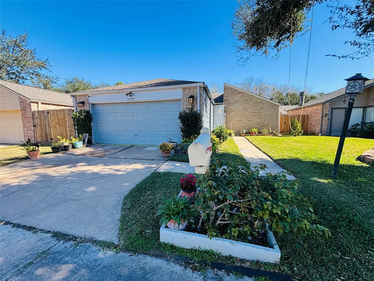 2207 Cottonwood Court, Missouri City, TX 77459 - Image #1