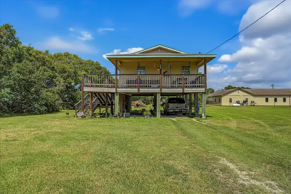 405 Oyster, Oak Island, TX 77514