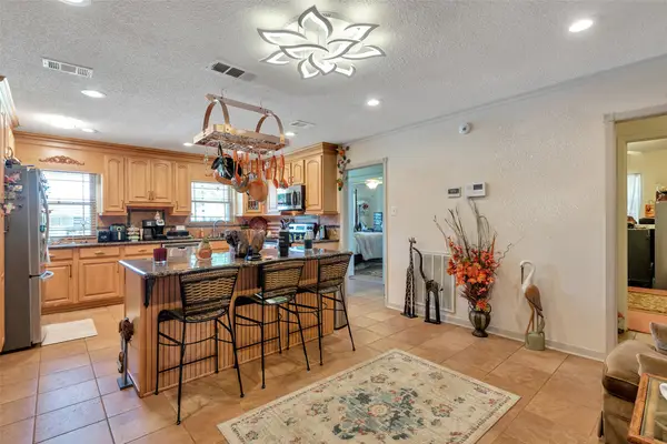 2913 18th Avenue N, Texas City, TX 77590