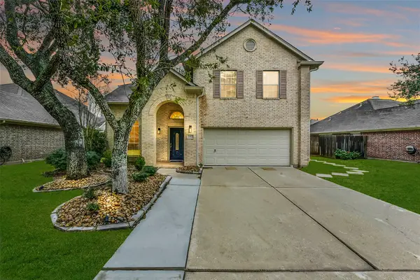 1107 Sunset Lakes Drive, Pearland, TX 77581