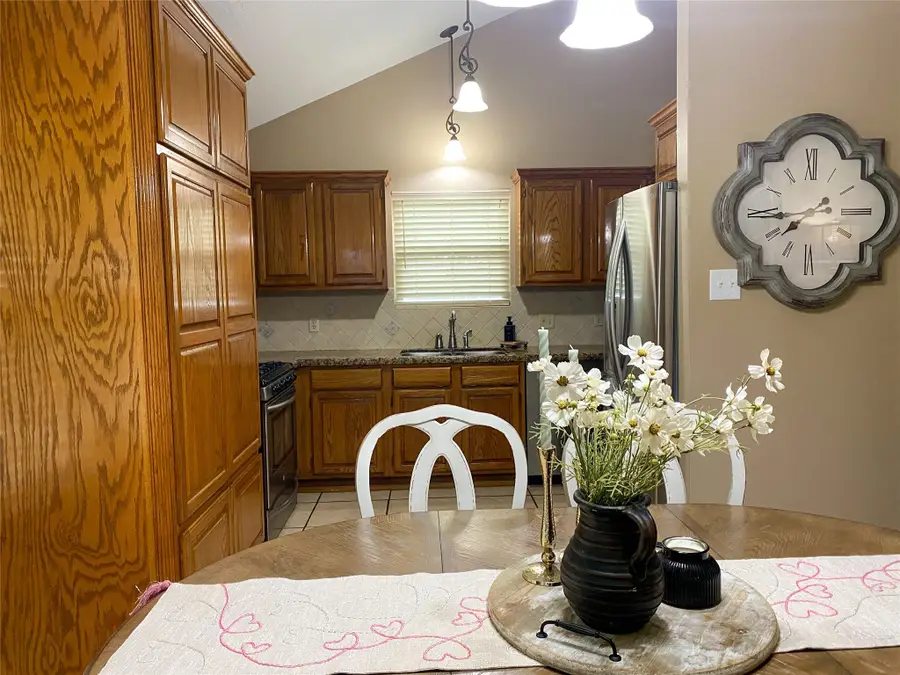 810 Live Oak Avenue, Bay City, TX 77414 - Image #3