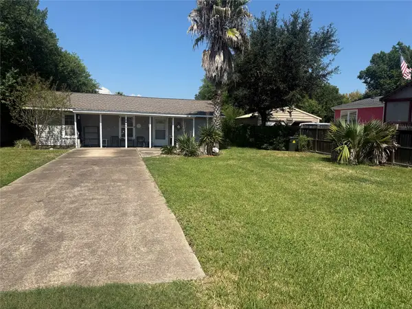 2446 Rue De Lafitte Drive, Dickinson, TX 77539