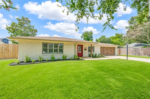 1939 Wycliffe Drive, Houston, TX 77043