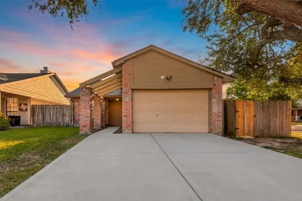 7102 Village Lake Dr, Cypress, TX 77433