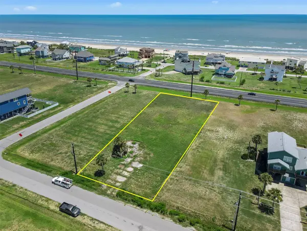 18815 Shaman Drive, Galveston, TX 77554