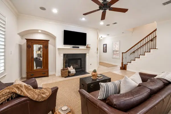 1523 Olive Garden, Houston, TX 77077
