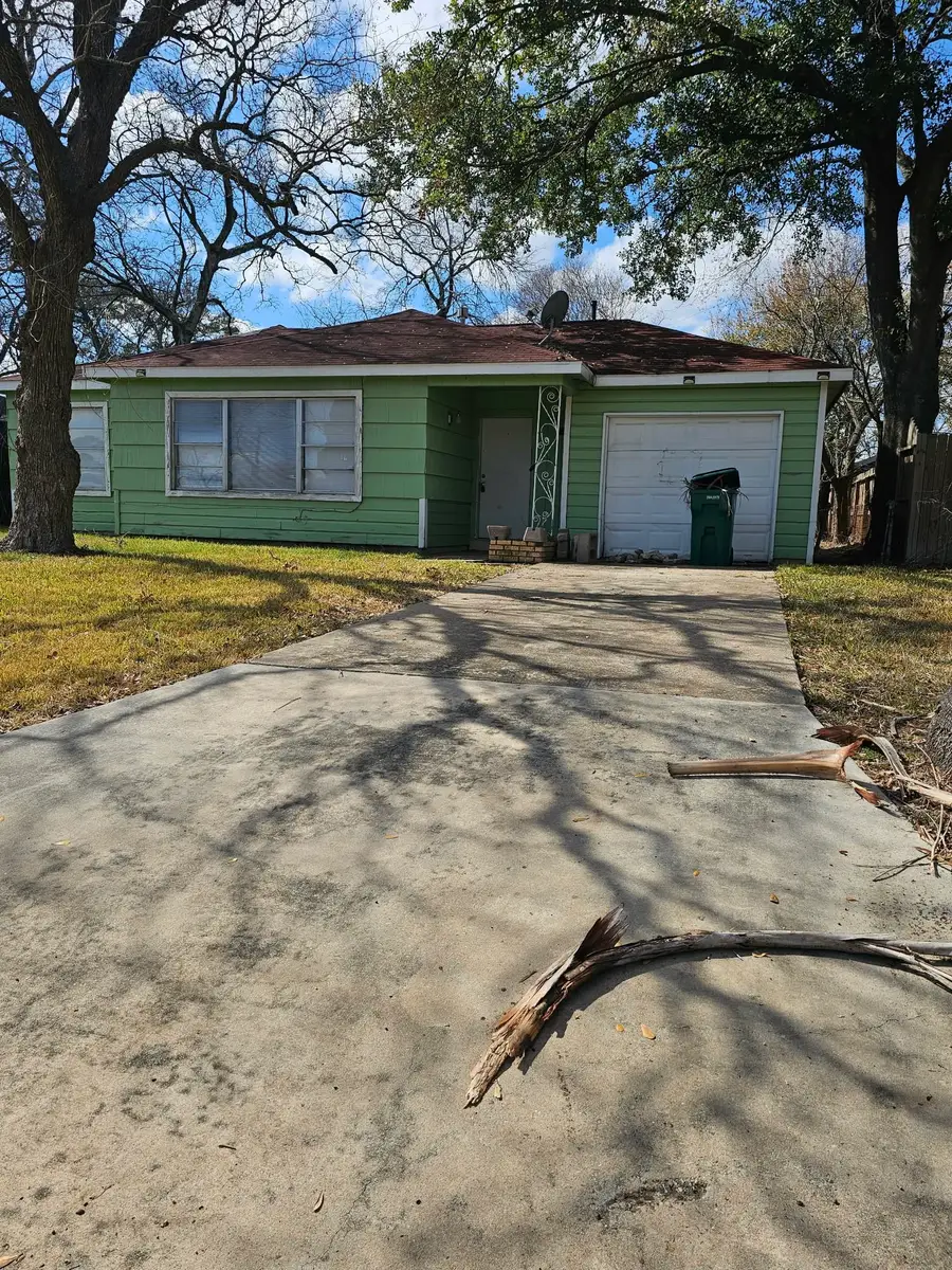1308 Pecan Dr, Pasadena, TX 77502 - Image #2