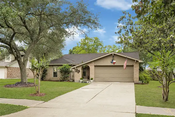 1101 Killarney Avenue, Friendswood, TX 77546