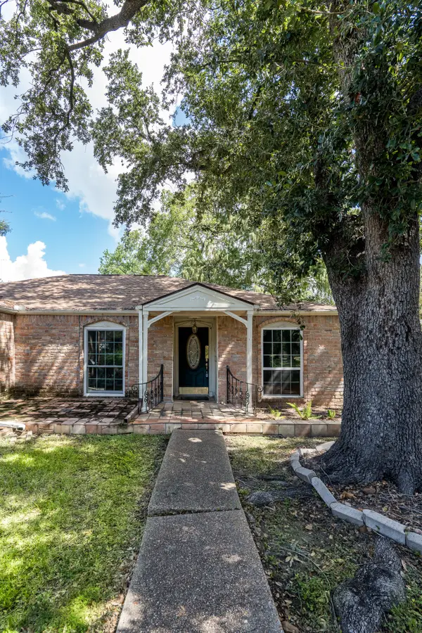 2015 Round Lake Drive, Houston, TX 77077