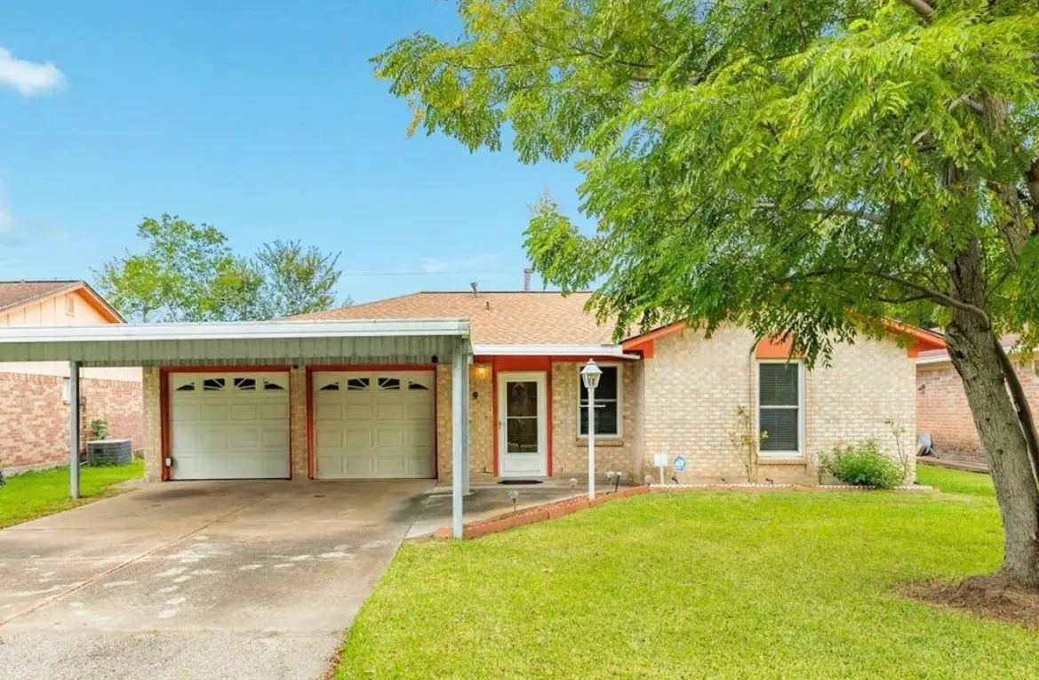429 E Kiber Street, Angleton, TX 77515 - #1