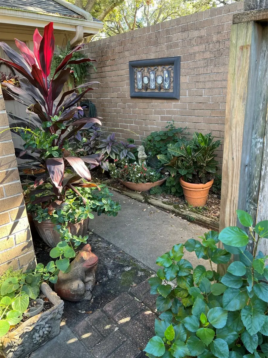 13902 Hollowgreen Drive #27, Houston, TX 77082 - Image #2