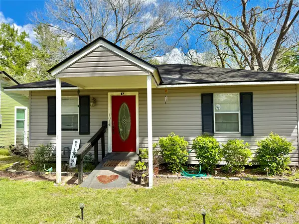 1014 N Arcola Street, Angleton, TX 77515