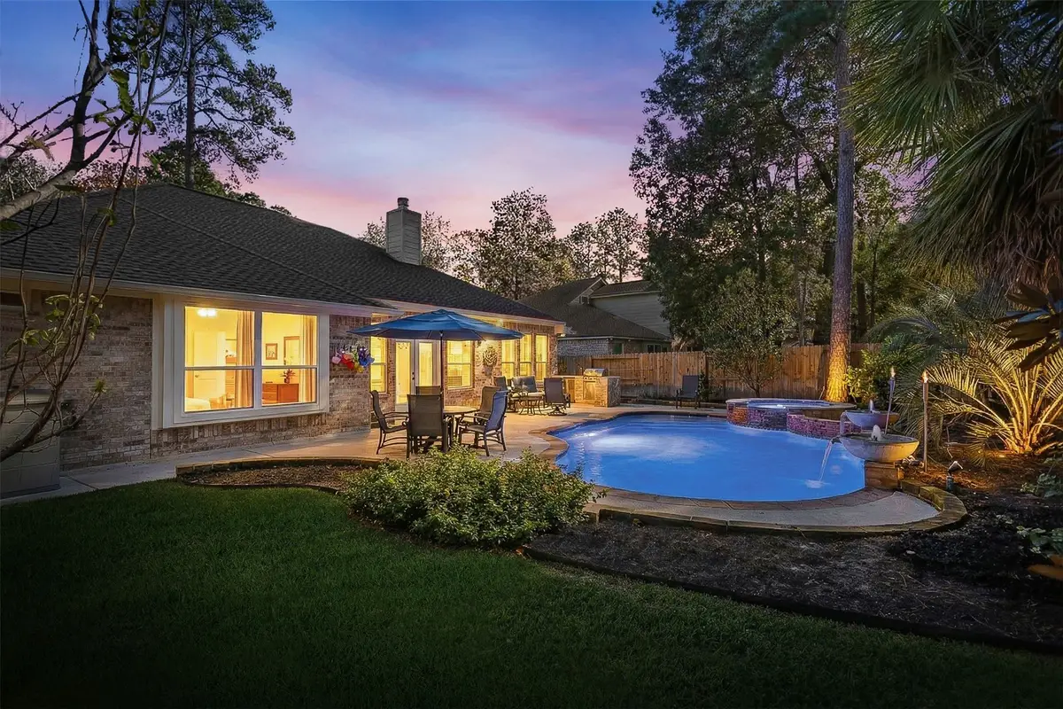 43 E Hobbit Glen Drive, The Woodlands, TX 77384 - Image #1