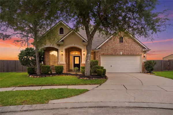 201 Bailey Brook Lane, Dickinson, TX 77539