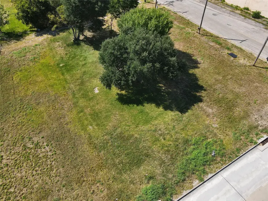 631 Texas Avenue, Texas City, TX 77590 - #2