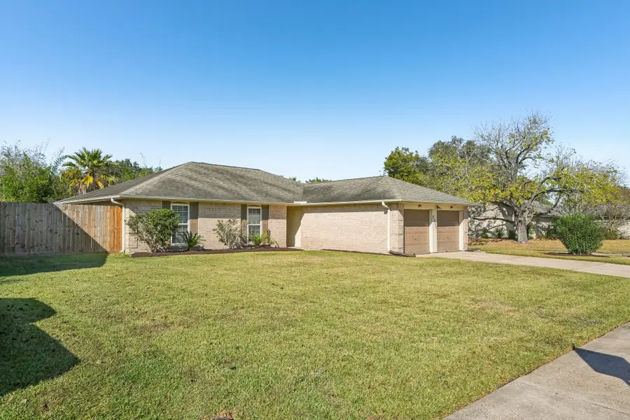 5202 Appleblossom Lane, Friendswood, TX 77546 - Image #3