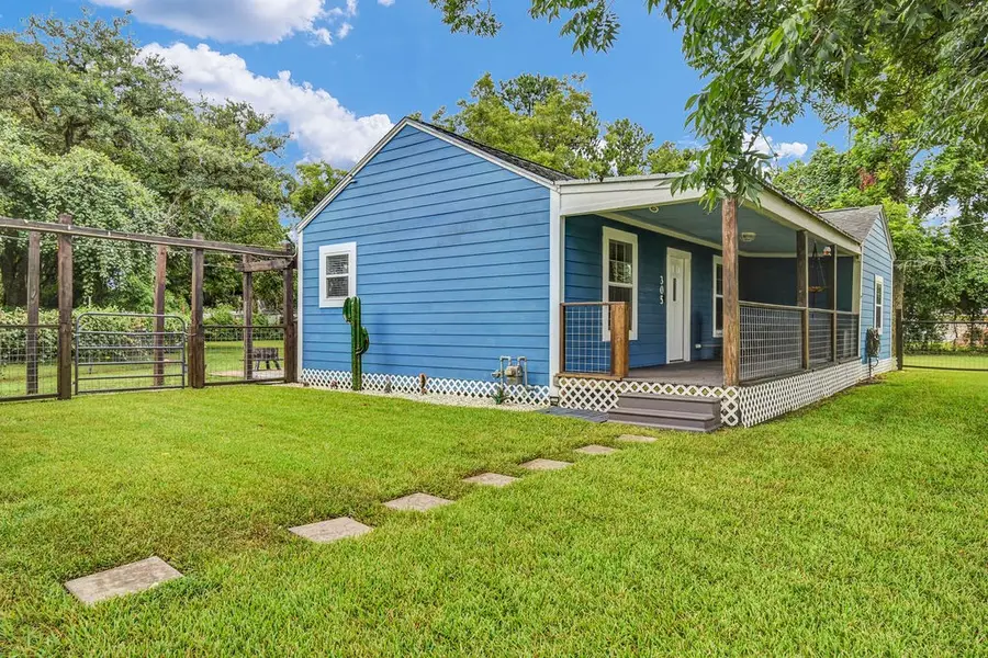 305 South 15th Street, West Columbia, TX 77486 - #2