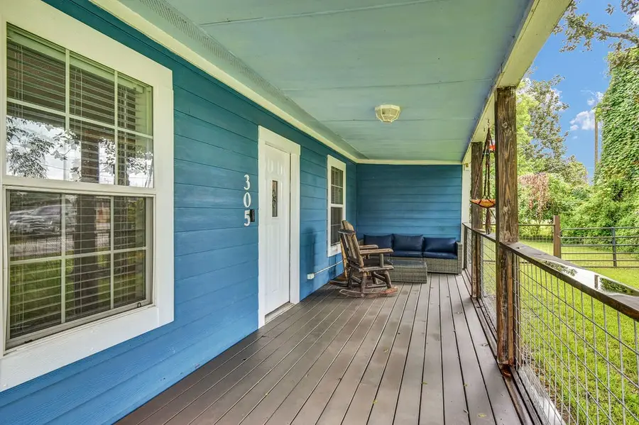 305 South 15th Street, West Columbia, TX 77486 - #3