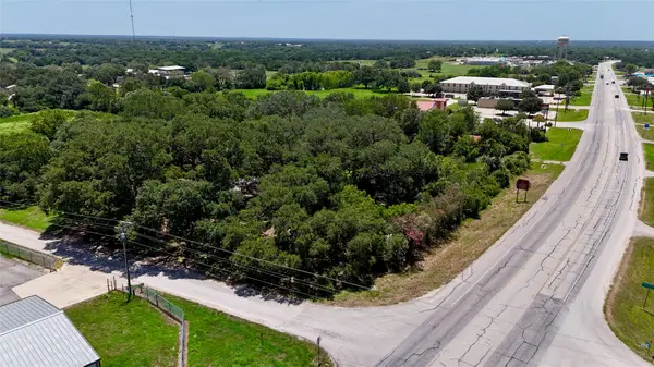 29 County Road 77b, Hallettsville, TX 77964