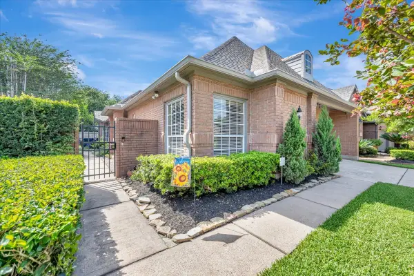 1907 Carriage Brook Way, Houston, TX 77062